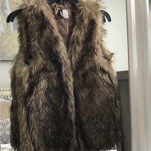 H & M Divided Women’s Faux Fur Vest SZ 2